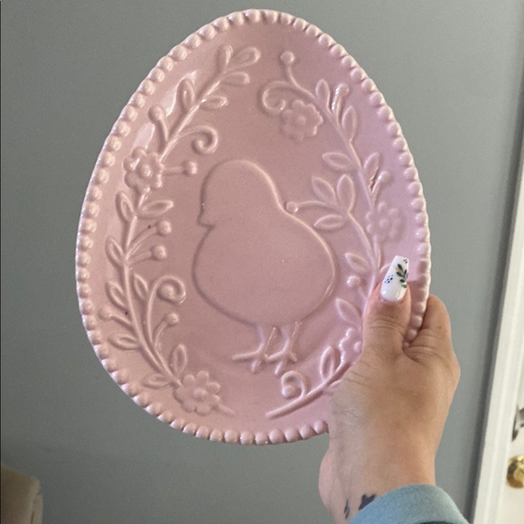 Lavender Egg-Shaped Plate with Chick Design - Picture 4 of 7